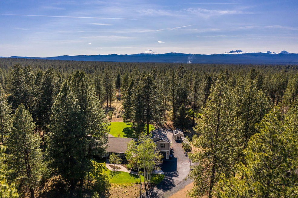 60093 Ridgeview Dr W, Bend, OR 97702 - photo 1