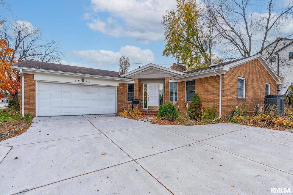 3812 N Thornwood Ave, Davenport, IA 52806 - photo 1