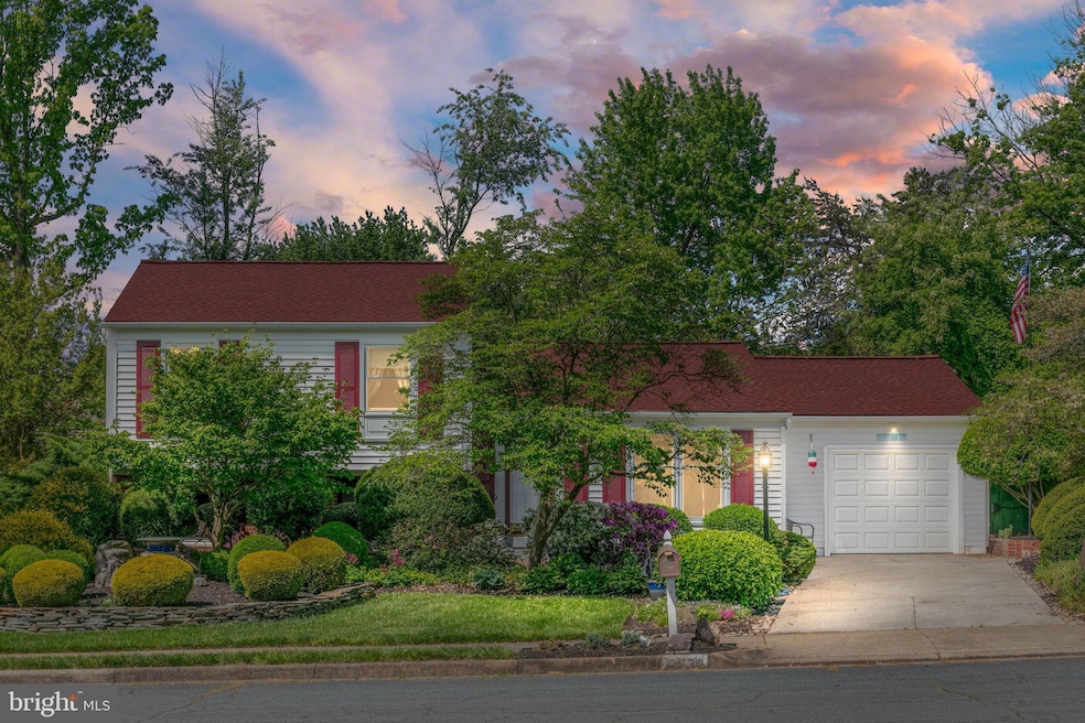 2632 Armada St, Herndon, VA 20171 - photo 1