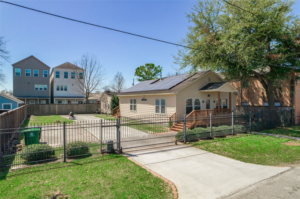 929 Kern St, Houston, TX 77009 - photo 1