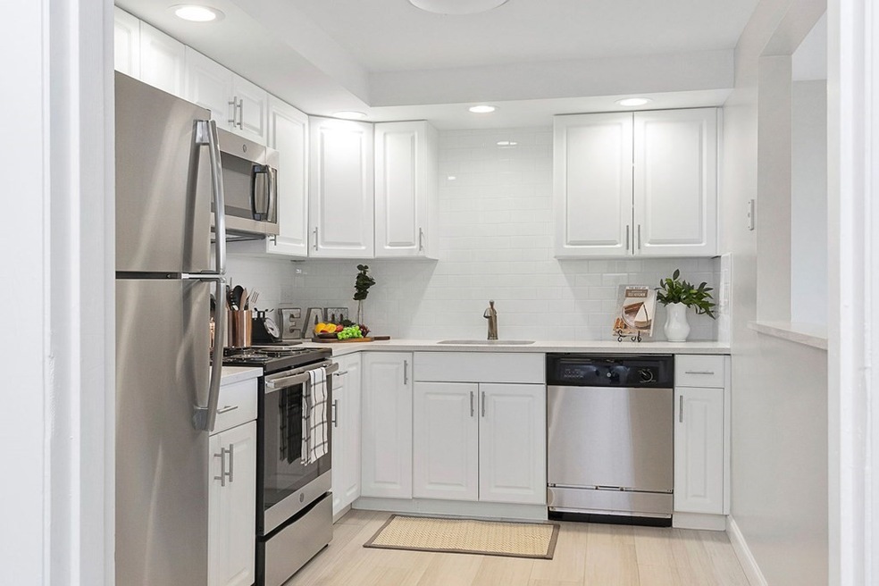 5 Stonehill Dr unit 4d, Stoneham, MA 02180 - photo 1