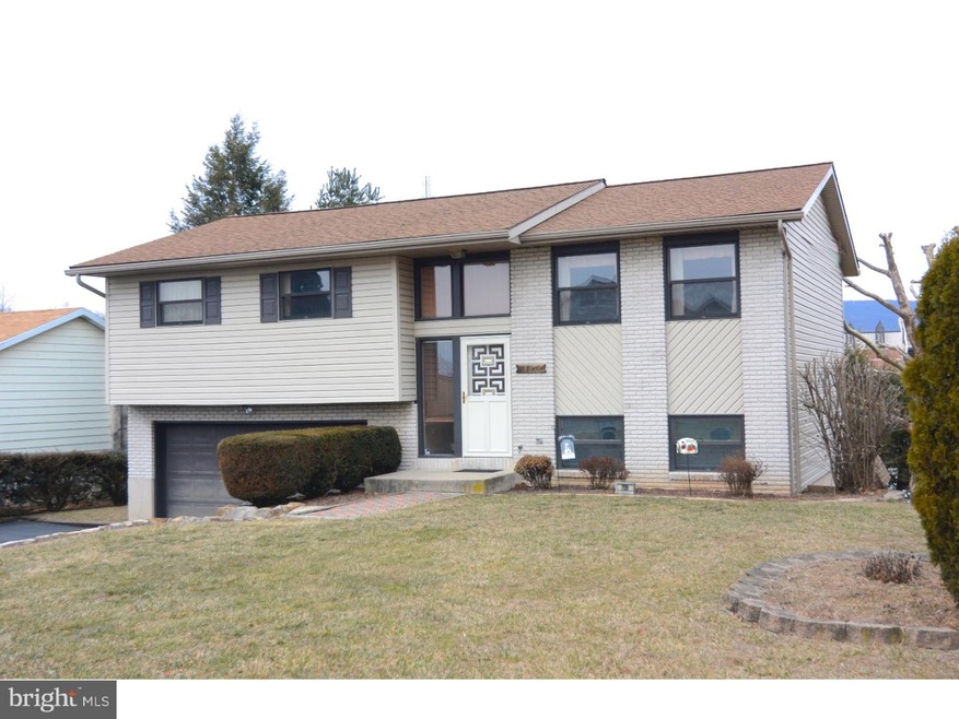 709 Hillside Dr, Hamburg, PA 19526 - photo 1