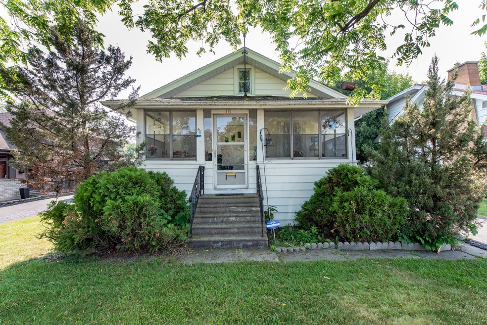 910 N Mcaree Rd, Waukegan, IL 60085 - photo 1