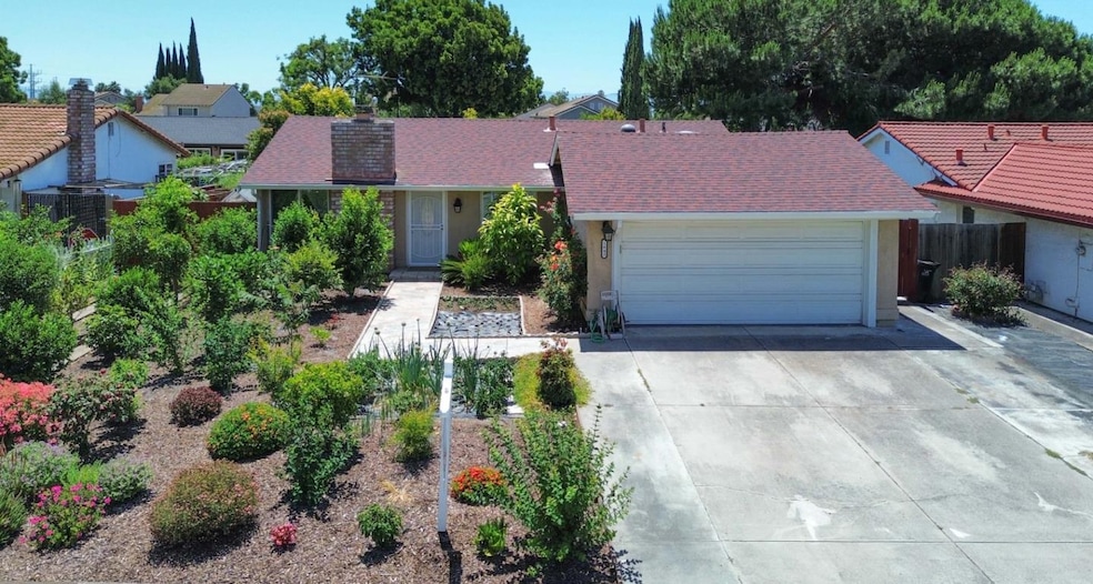 Sold $1,395,000 • Co-Listing Agent