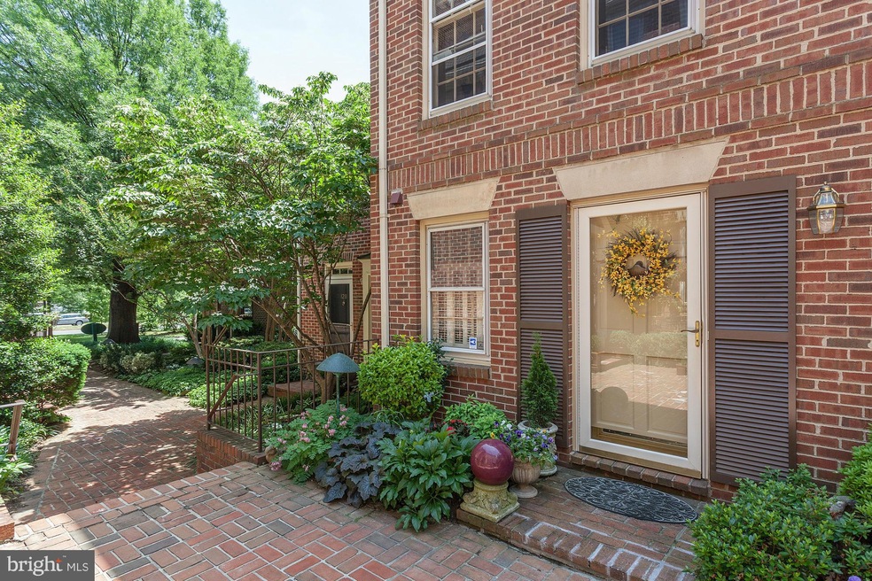1209 Michigan Ct, Alexandria, VA 22314 - photo 1