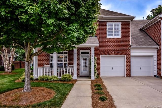 Front View w/2 Car Garage