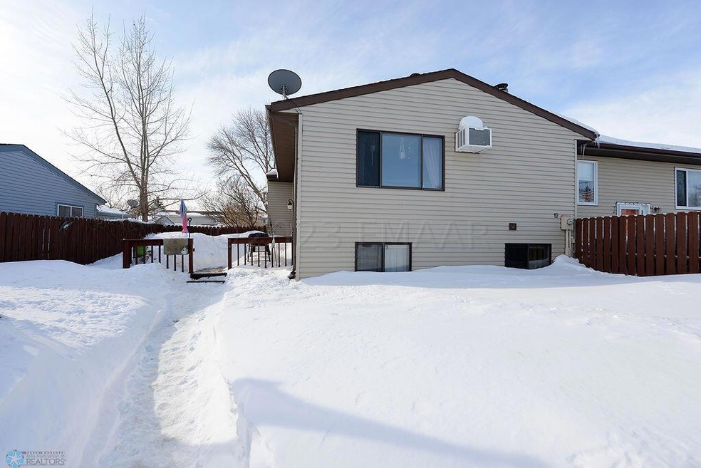 Fully Fenced Bi Level Twinhome