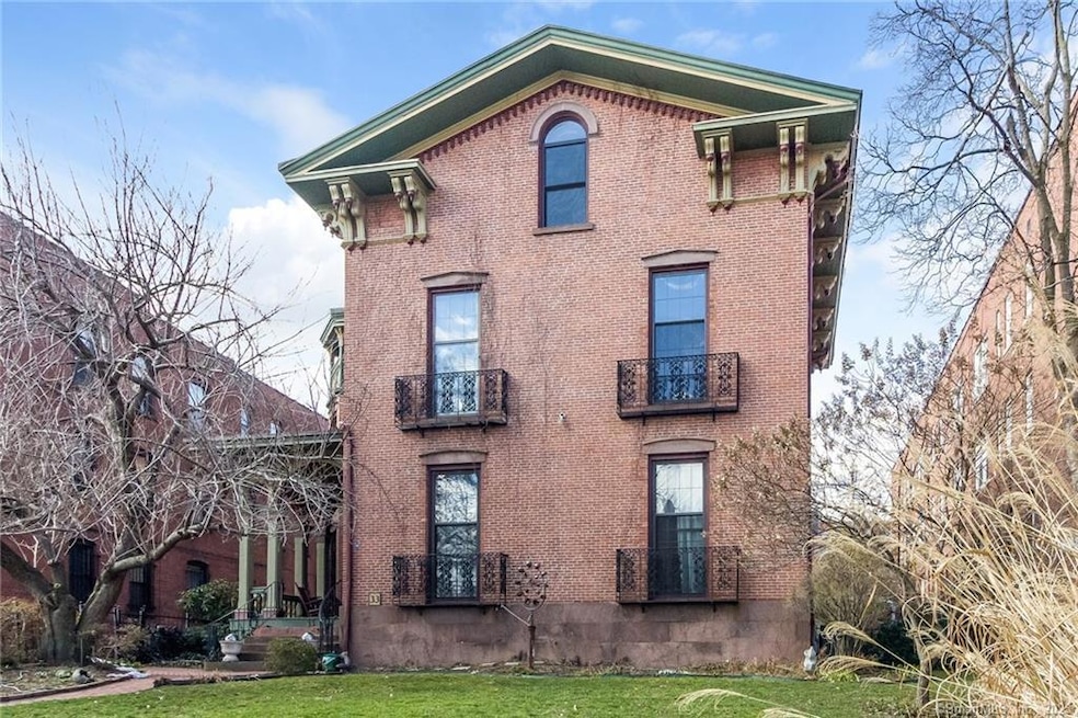 33 Charter Oak Place unit 3, Hartford, CT 06106 - photo 1