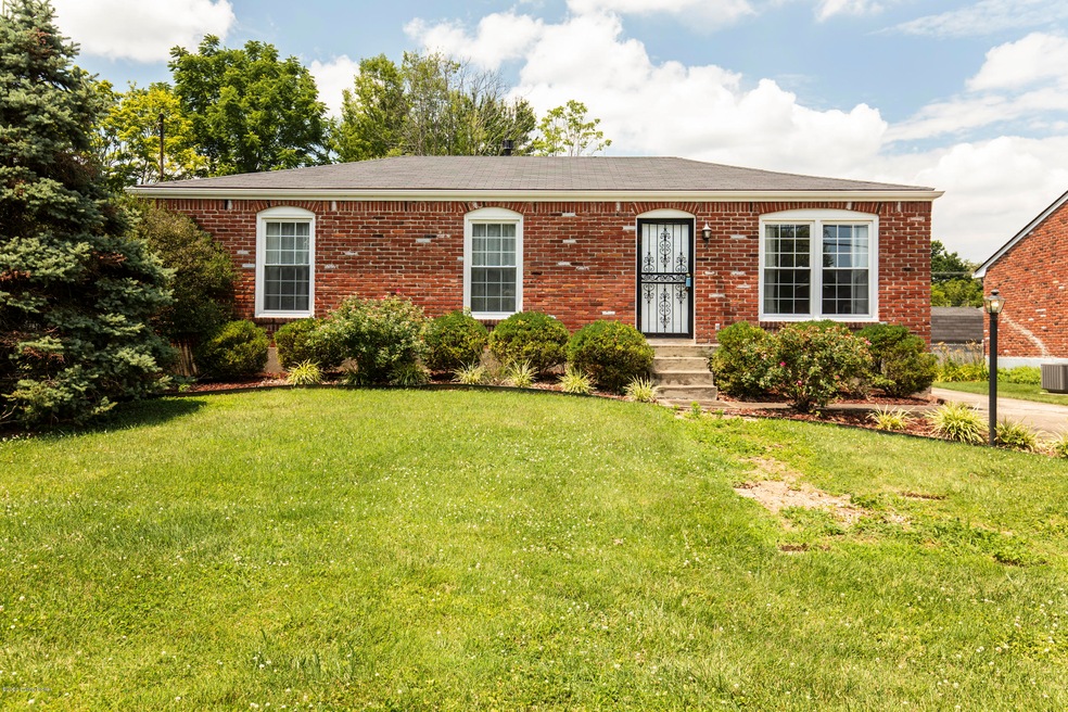 5312 Idlewood Ln, Louisville, KY 40291 - photo 1