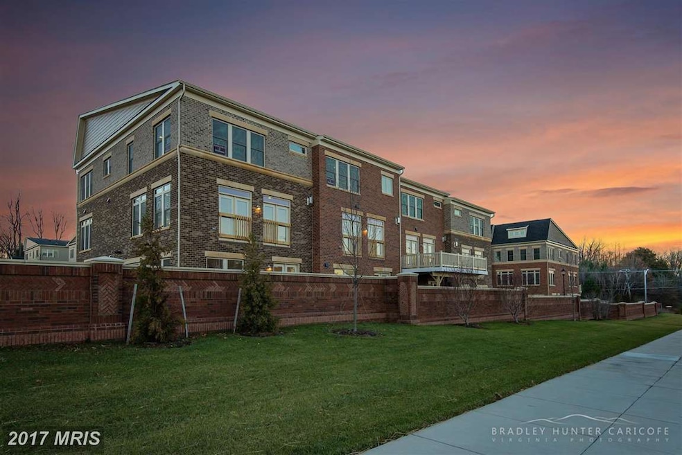 2358 Chadlington Rd, Falls Church, VA 22043 - photo 1