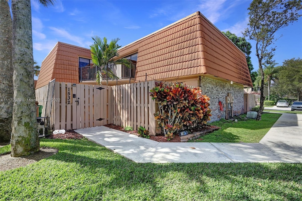 1532 W Harmony Lake Cir, Davie, FL 33324 - photo 1