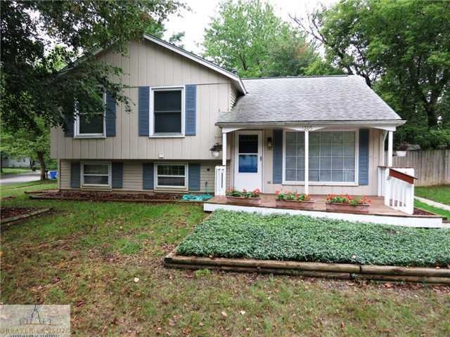 1305 Mark Twain Dr, Lansing, MI 48911 - photo 1