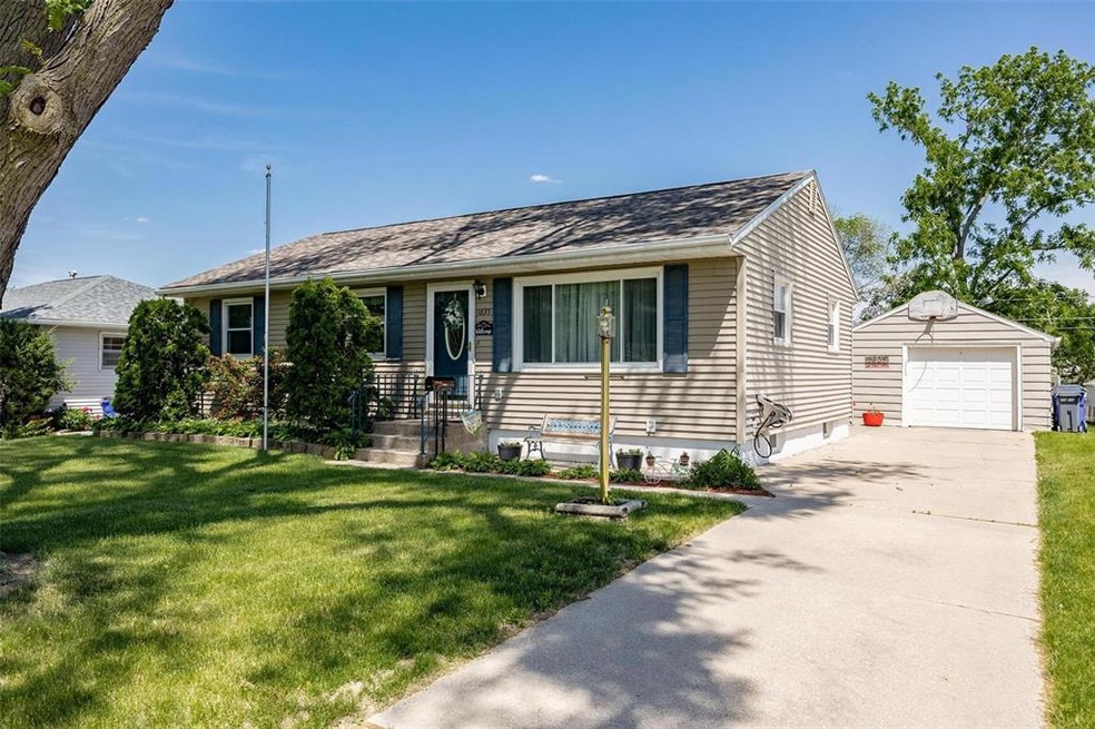 1635 10th St NW, Cedar Rapids, IA 52405 - photo 1