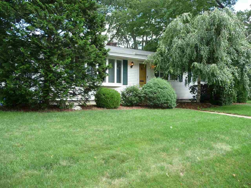 99 Mayflower Dr, Manchester, NH 03104 - photo 1