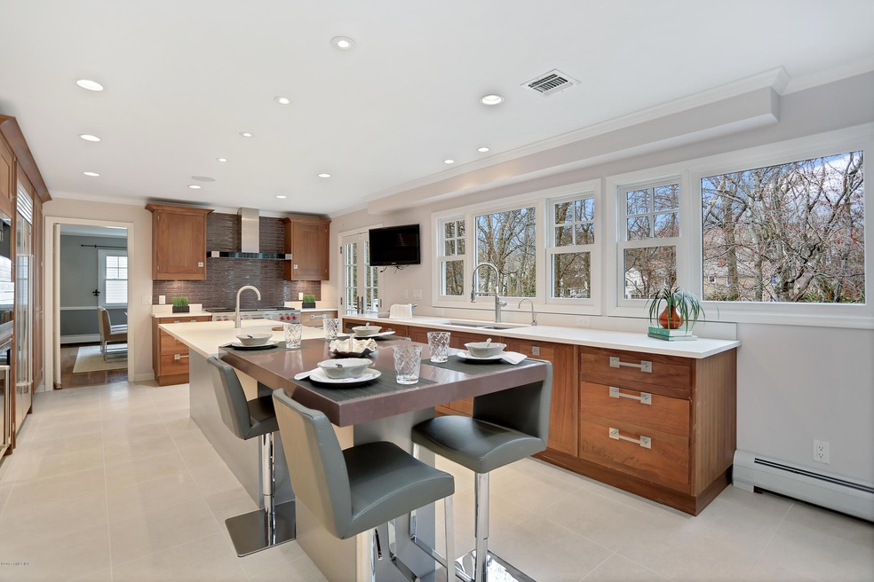 10 Shady Brook Ln, Old Greenwich, CT 06870 - photo 1