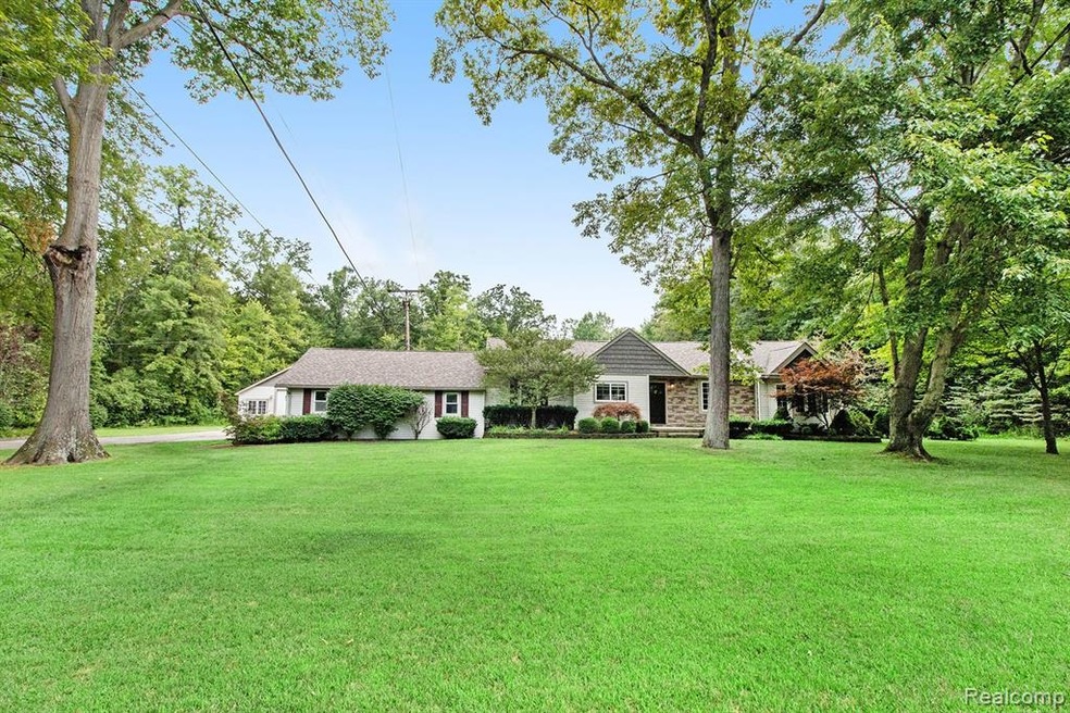 Excellent secluded Huron Township/New Boston locat