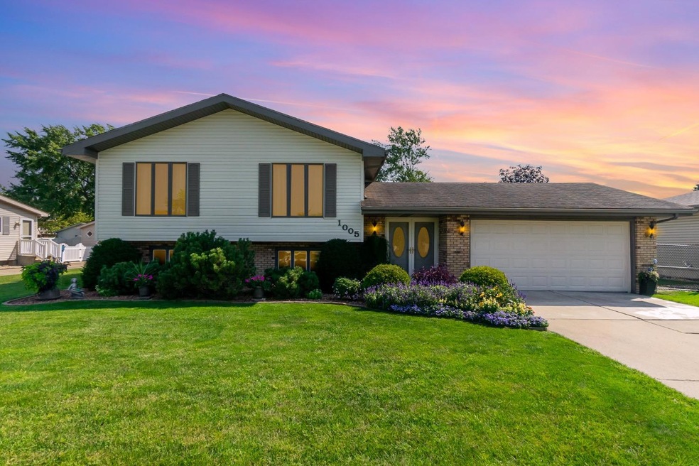 1005 Stratford Ln, Dyer, IN 46311