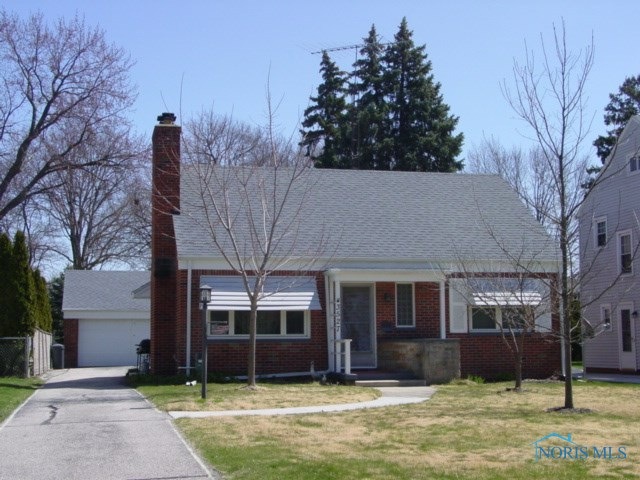 3527 Mapleway