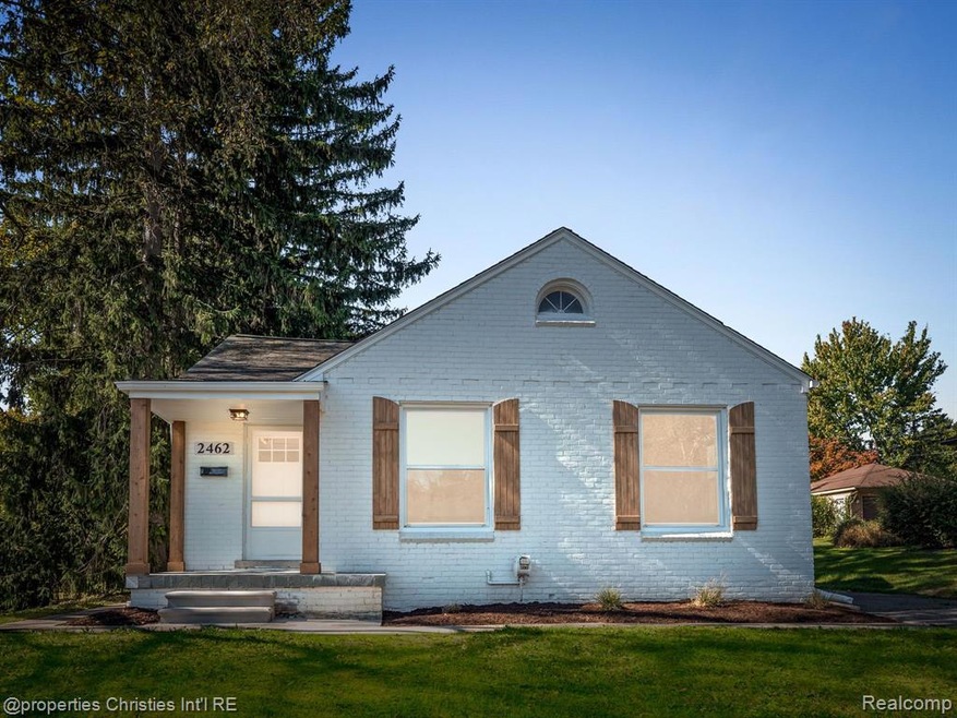 2462 Bratton Ave, Bloomfield Hills, MI 48302 - photo 1