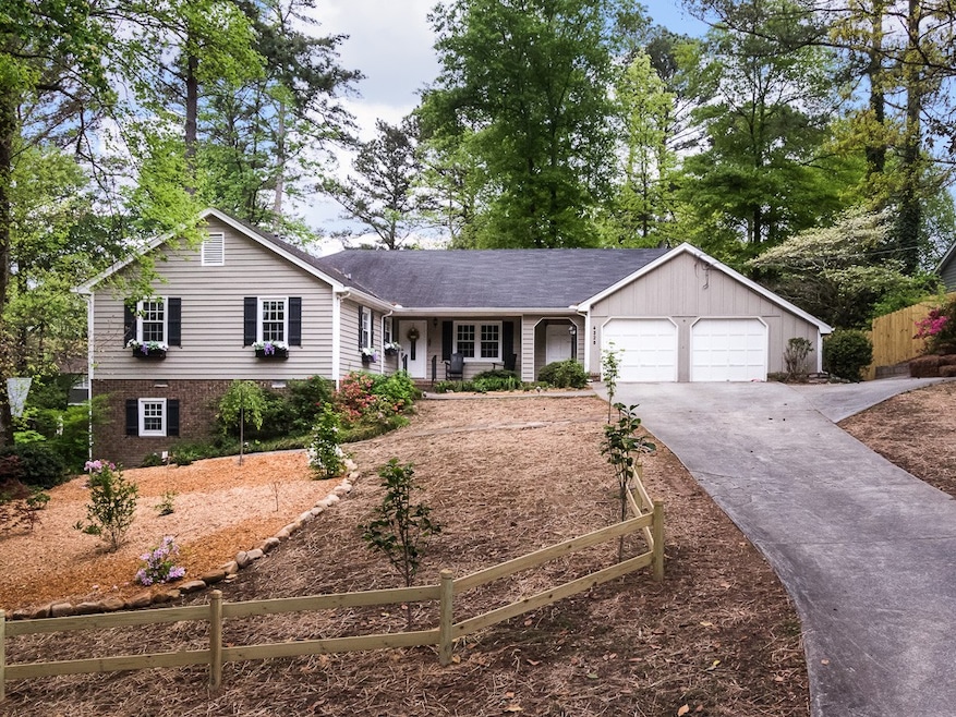 Charming Ranch on a finshed basement!
