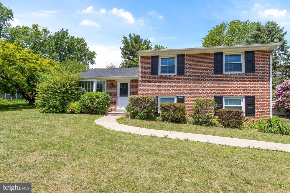 403 Burning Tree Rd, Wallingford, PA 19086 - photo 1