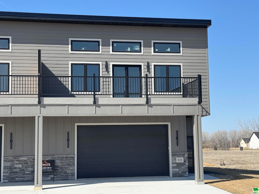 908 S Turtle Cove, No. Sioux City, SD 57049 - photo 1