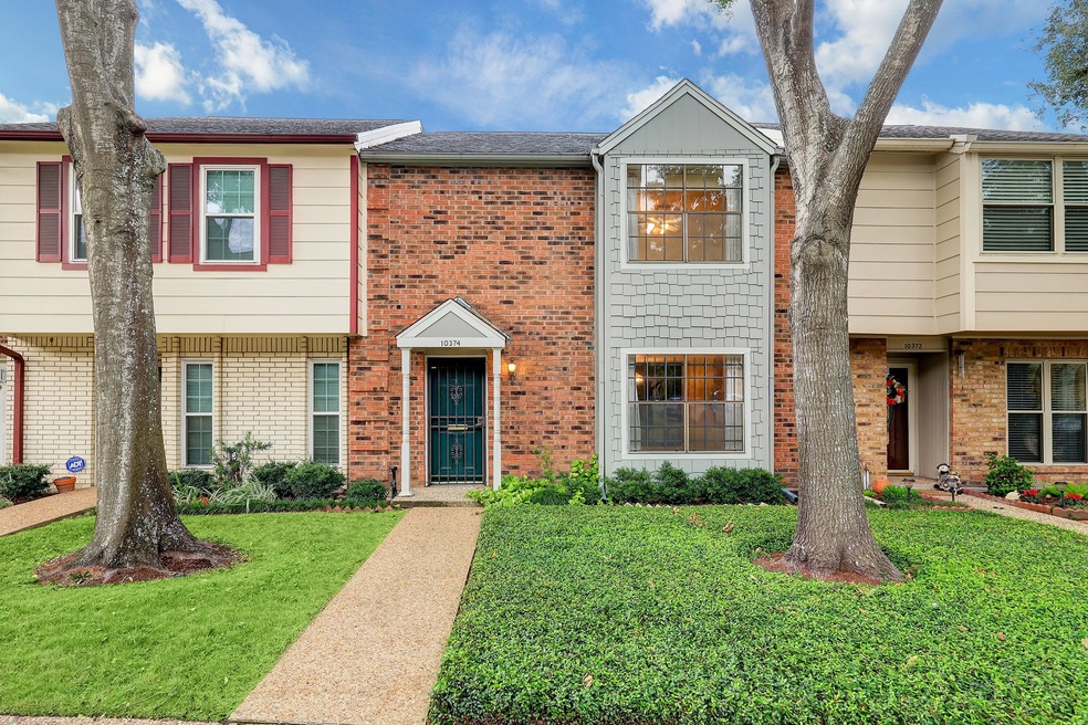 10374 Longmont Dr unit 51, Houston, TX 77042 - photo 1
