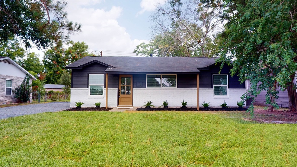 1215 Bamore Rd, Rosenberg, TX 77471 - photo 1