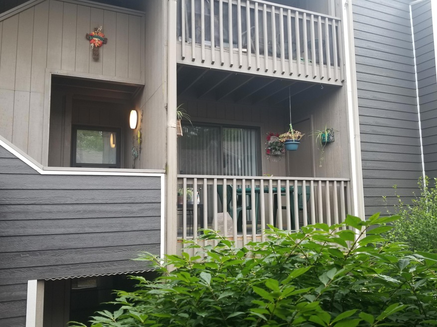 118 W Hensley 2-D Branson, MO  65616