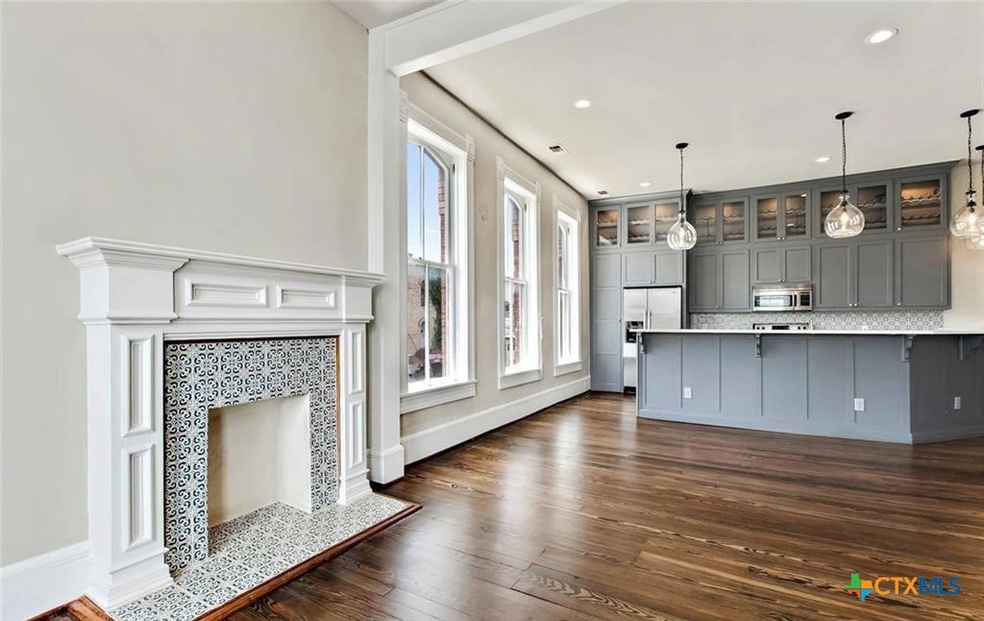 202 N Lbj Dr unit 202, San Marcos, TX 78666 - photo 1