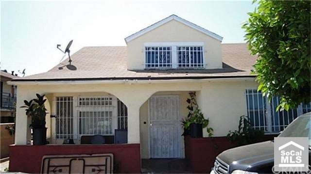 Front view of property and the property's porch.