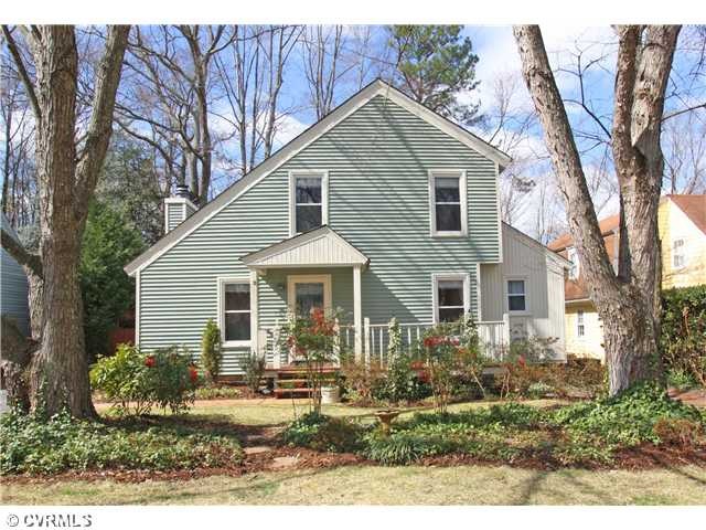 Exterior Front - Charming home with vinyl siding 0