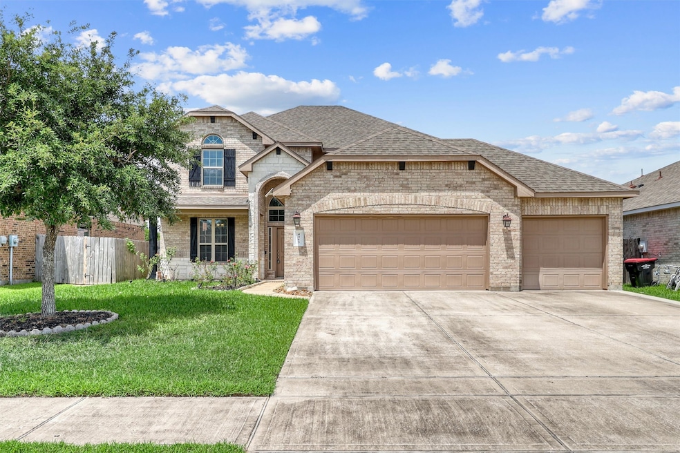 Welcome to 4315 Trizza Court in Katy! This stunnin