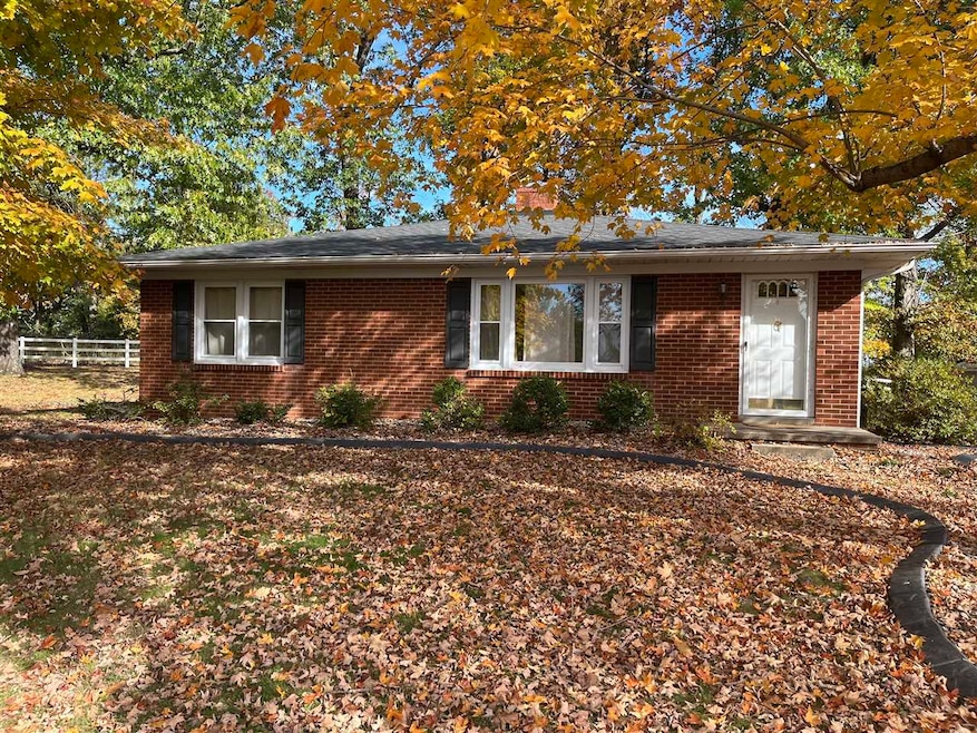 194 Jackson Ave, Scottsville, KY 42164 - photo 1