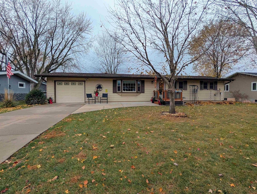 211 S Buchanan St, Prairie Du Chien, WI 53821 - photo 1