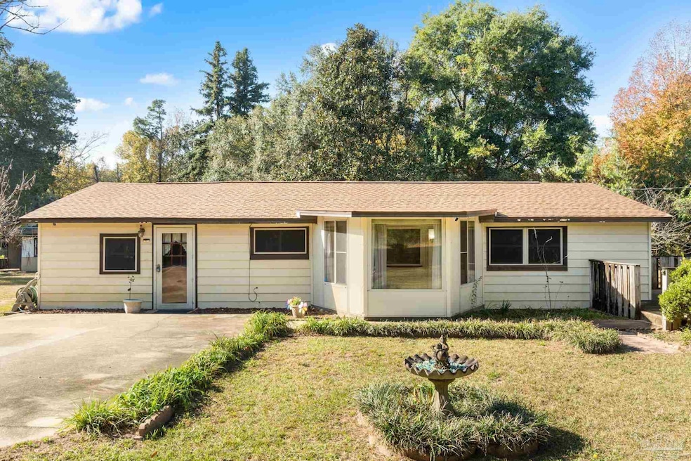 5413 Hamilton Bridge Rd, Milton, FL 32570 - photo 1