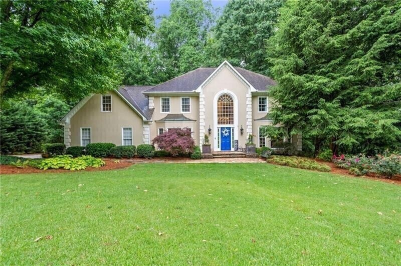 Estate home on beautiful 3/4 acre lot!