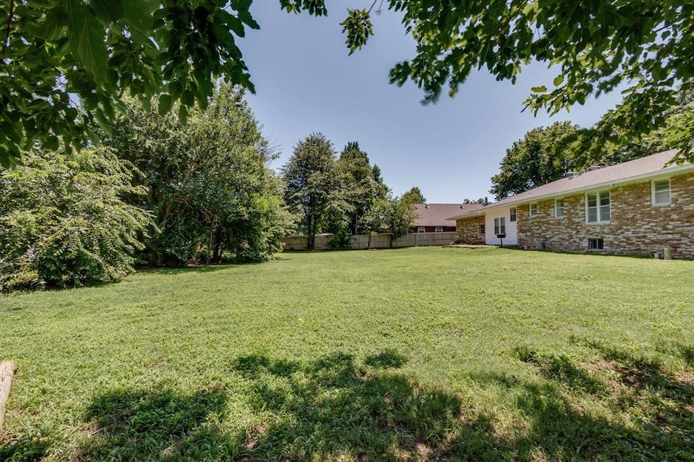 5932 N Grove Ave, Warr Acres, OK 73122 - photo 1