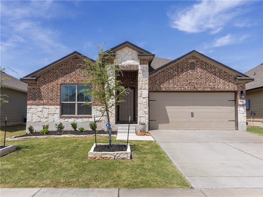 Pending $299,900 • Co-Listing Agent