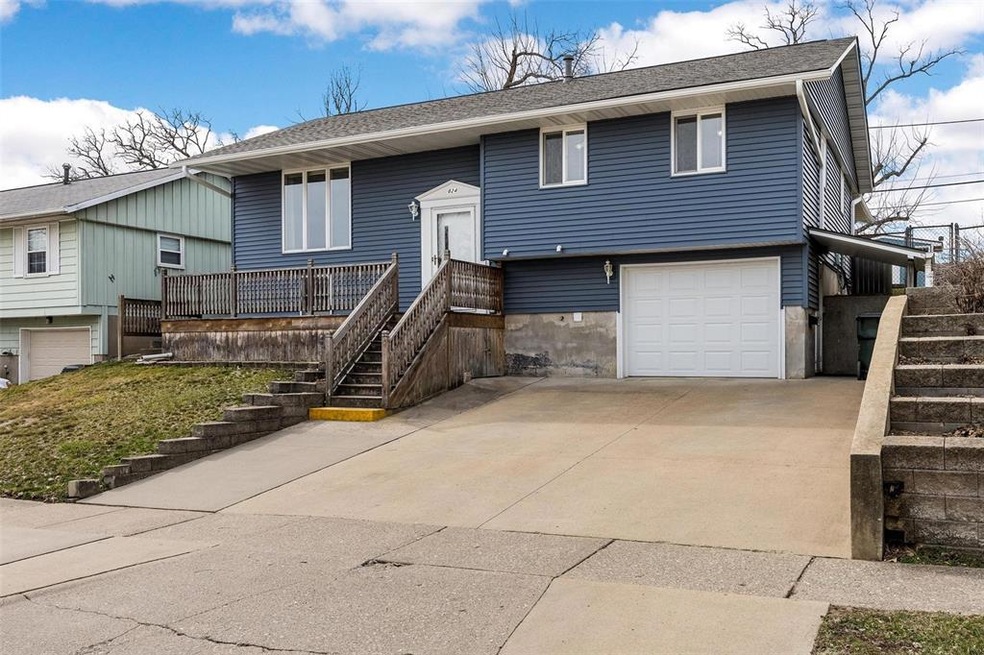 824 Pawnee Dr NW, Cedar Rapids, IA 52405 - photo 1