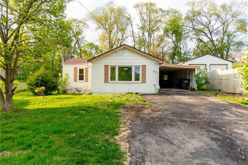 251 Hackley Ave, Des Moines, IA 50315 - photo 1