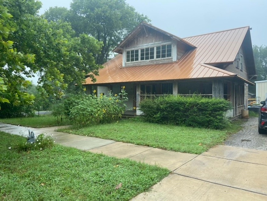 416 W Grand St, Whitewright, TX 75491 - photo 1