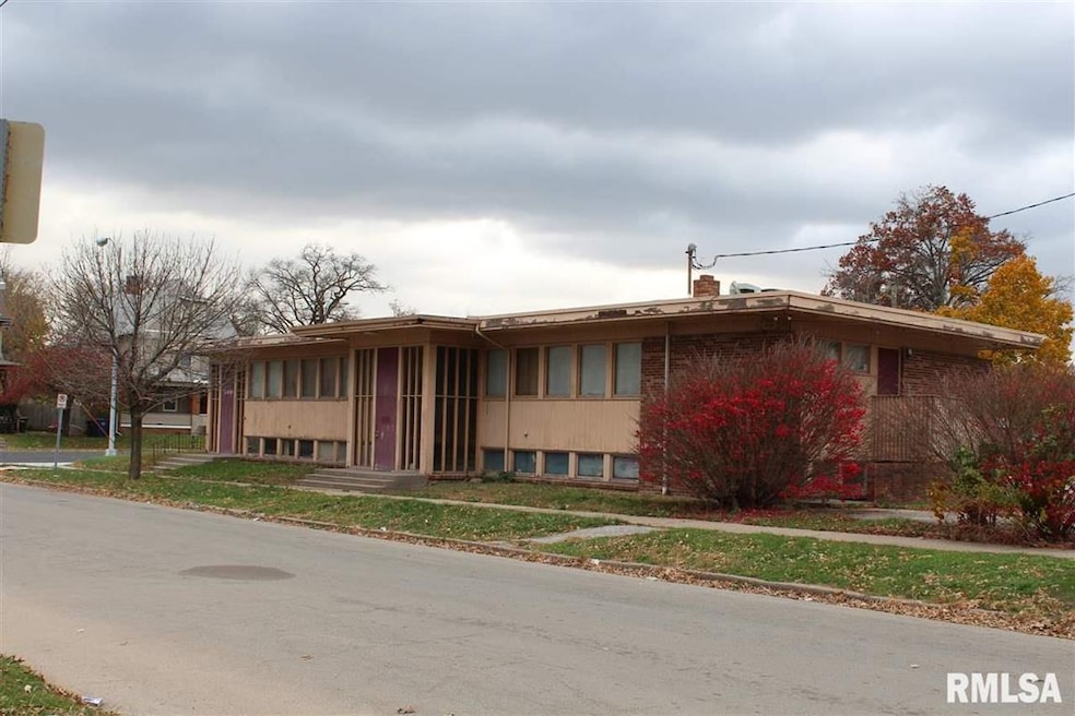 1205 Brady St, Davenport, IA 52803 - photo 1