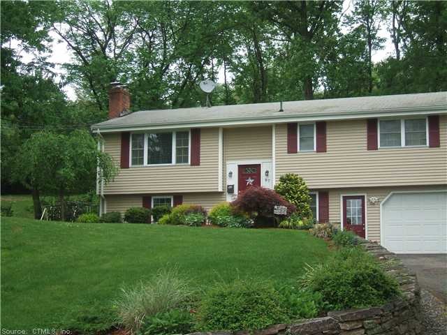87 Greenwood Dr, Manchester, CT 06042 - photo 1