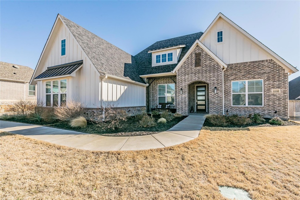 2008 Vanderbilt Dr, Weatherford, TX 76088 - photo 1