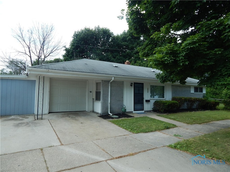 2624 109th St, Toledo, OH 43611 - photo 1