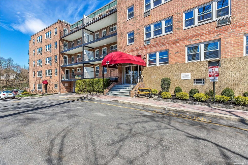 30 Pearsall Ave unit 3D, Glen Cove, NY 11542 - photo 1
