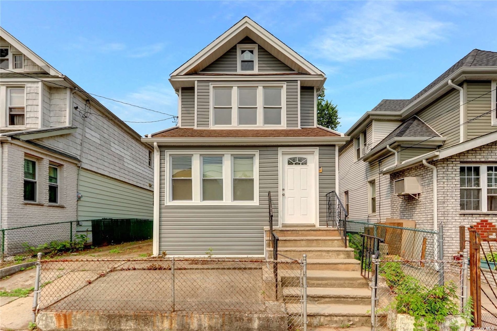 107-32 164th St, Jamaica, NY 11433 - photo 1