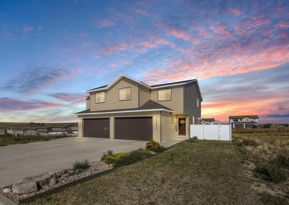 13673 Karen St, Williston, ND 58801 - photo 1