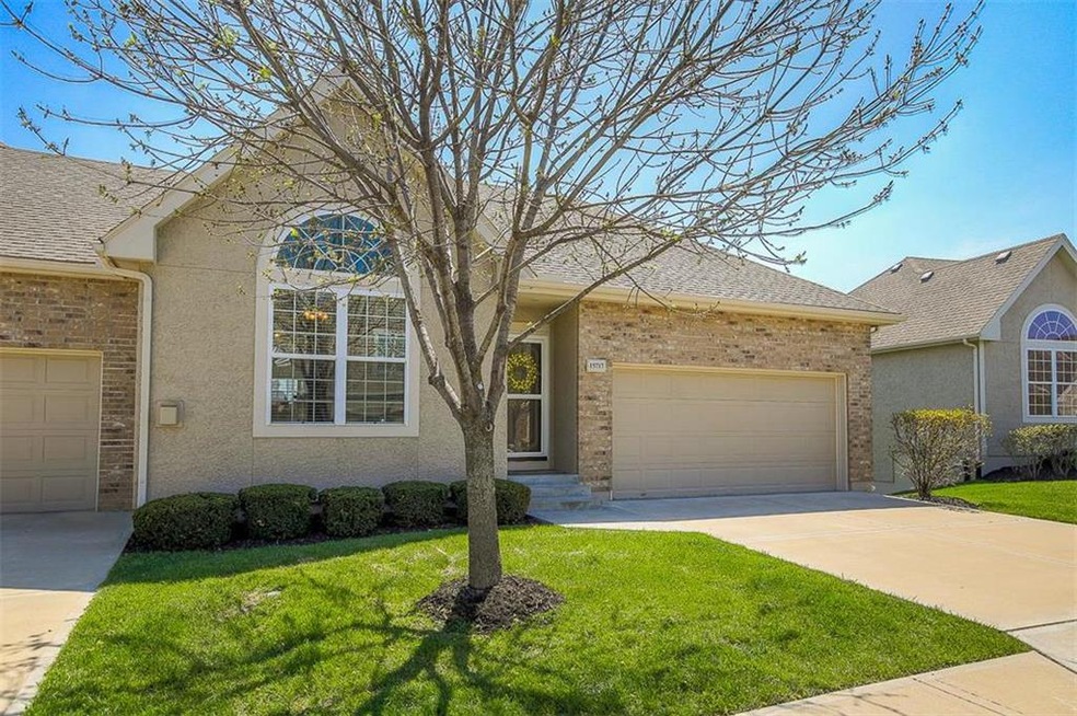 Beautiful reverse 1.5 story maintenance free townh